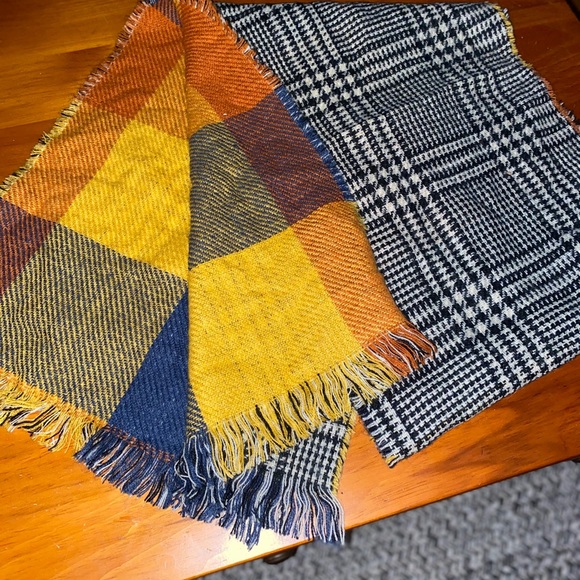 (3 for 🤑$15) Scarf & Hat (hat Target NWOT) - Picture 3 of 4